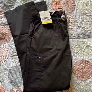 Wonderwink women’s straight leg cargo pant scrubs. Black